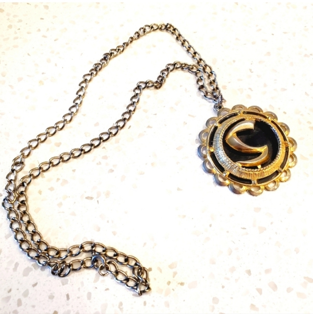 Vintage Gold Tone Initial "C" Medallion Necklace - Retro Scalloped Frame